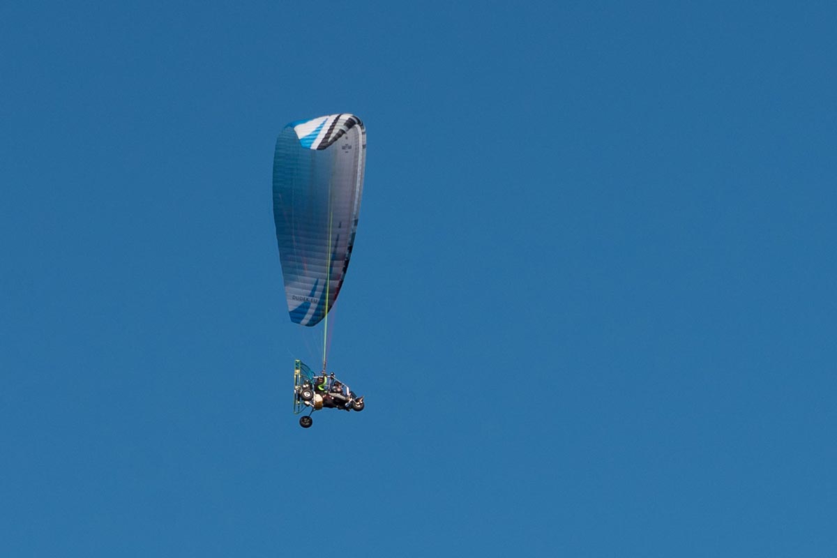 vol-en-parapente-à-moteur-à-quiberon